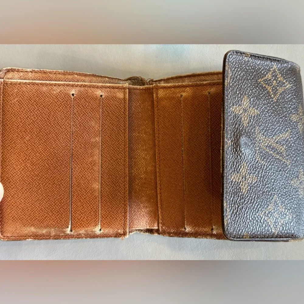 👛 Louis Vuitton Brown Monogram Elise Compact Wallet - Picture 10 of 15